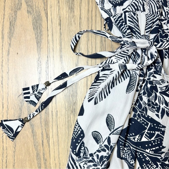 Dress Forum Los Angeles Black and White Floral Tie-Up Split Leg Jumpsuit Size S - Picture 6 of 12